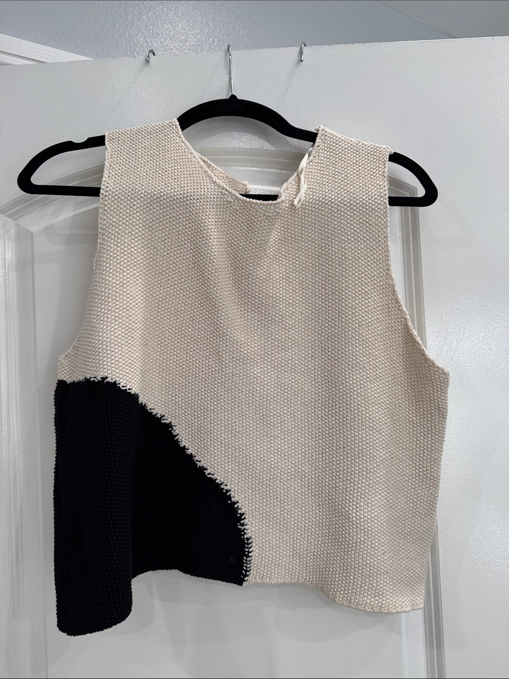 Zara Cream & Black Colorblock Knit Sleeveless Top